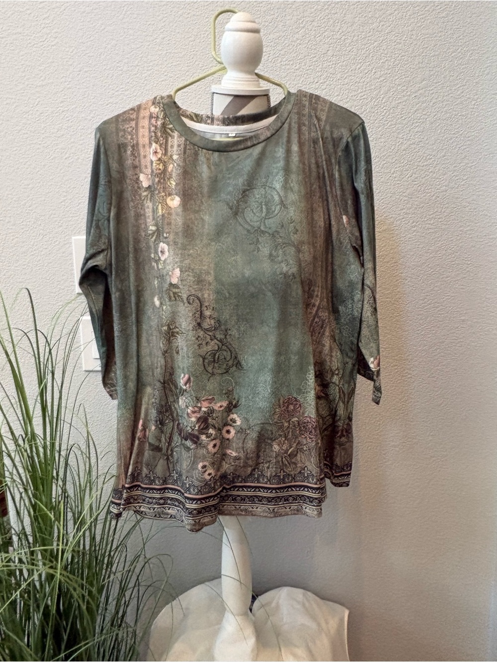 Women's Green Floral Long-Sleeve Tunic Top